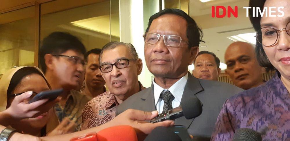 Menko Polhukam Mahfud MD dan Menteri Keuangan Sri Mulyani saat menghadiri acara Gerakan Suluh Kebangsaan. (IDN Times/Margith Juita Damanik)