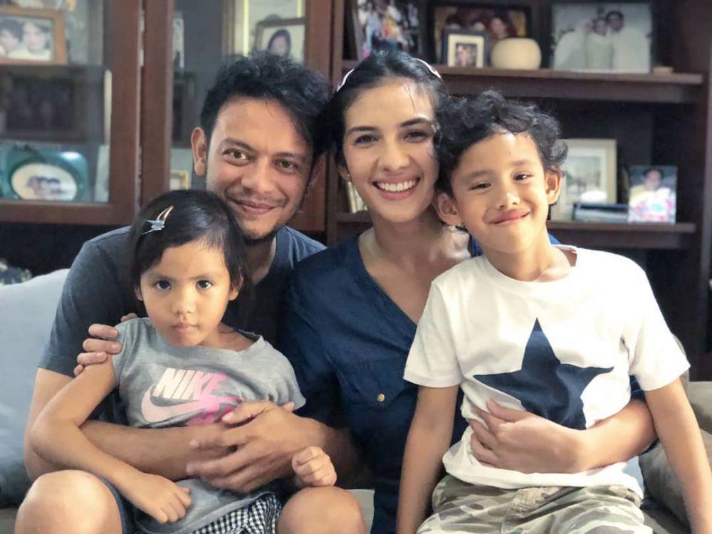 10 Potret Harmonis Keluarga Eno Netral dan Nadila Ernesta, Manis!