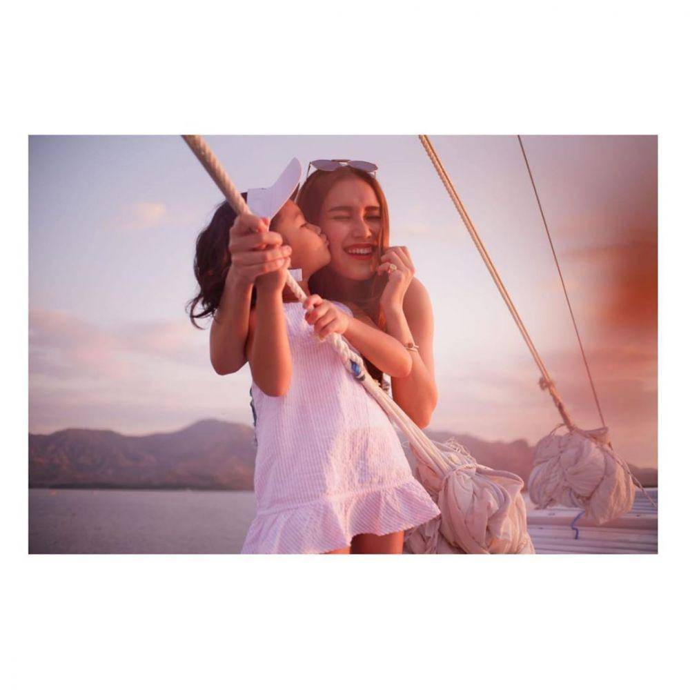 instagram.com/ayutingting92