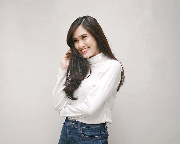 10 Style Kerja untuk Bumil ala Annissa Soebandono, Penuh Gaya!