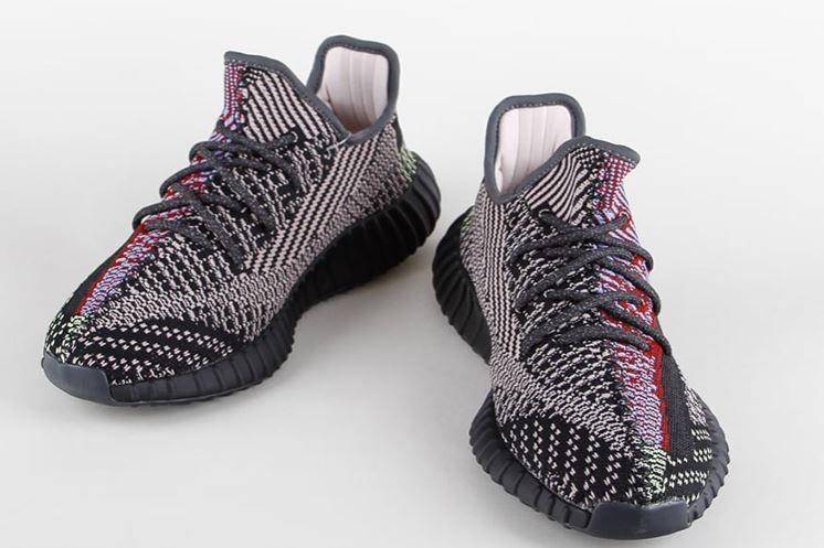 Adidas Yeezy Boost 350 V2 Yecheil rancangan Kanye West/sneakernews.com