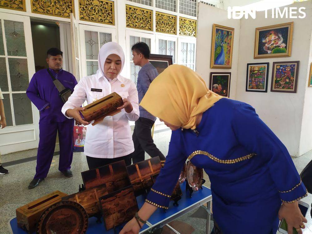 Suasana pameran seni di Balai Kota Palembang (IDN Times/Feny Maulia Agustin)