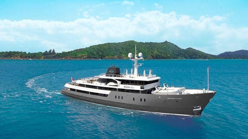 Kapal Pesiar Bertarif Rp105 Juta Kandas di Terumbu Karang Raja Ampat