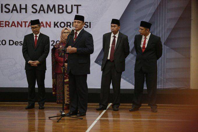 (Ketua KPK yang baru Firli Bahuri memberikan sambutan saat sertijab) www.twitter.com/@KPK_RI