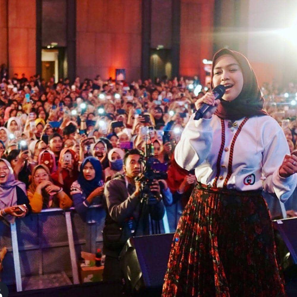 instagram.com/riaricis1795