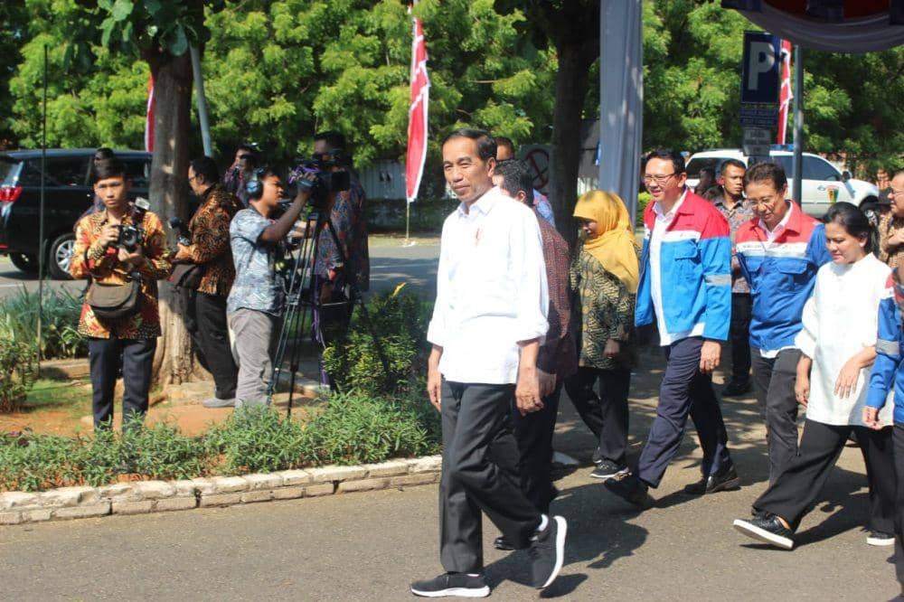 Presiden Joko Widodo dan petinggi BUMN saat berkunjung di kilang PT Trans Pacific Petrochemical Indotama (TPPI), Tuban. (IDN Times/Imron)