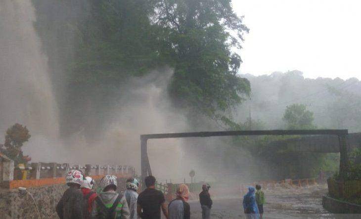 Situasi di kawasan Air Terjun Lembah Anai (ANTARA FOTO/Fathul Abdi)