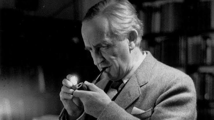 J.R.R. Tolkien: Penulis Trilogi The Hobbit & The Lord of the Rings