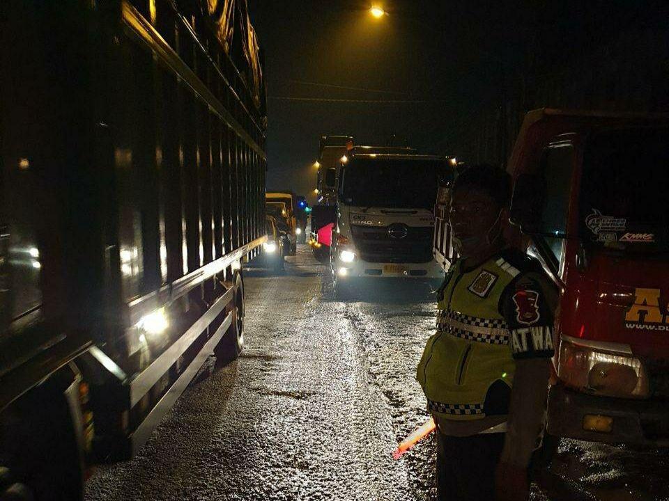 Ini Penyebab Jalan Lintas Palembang - Betung Sempat Lumpuh Total