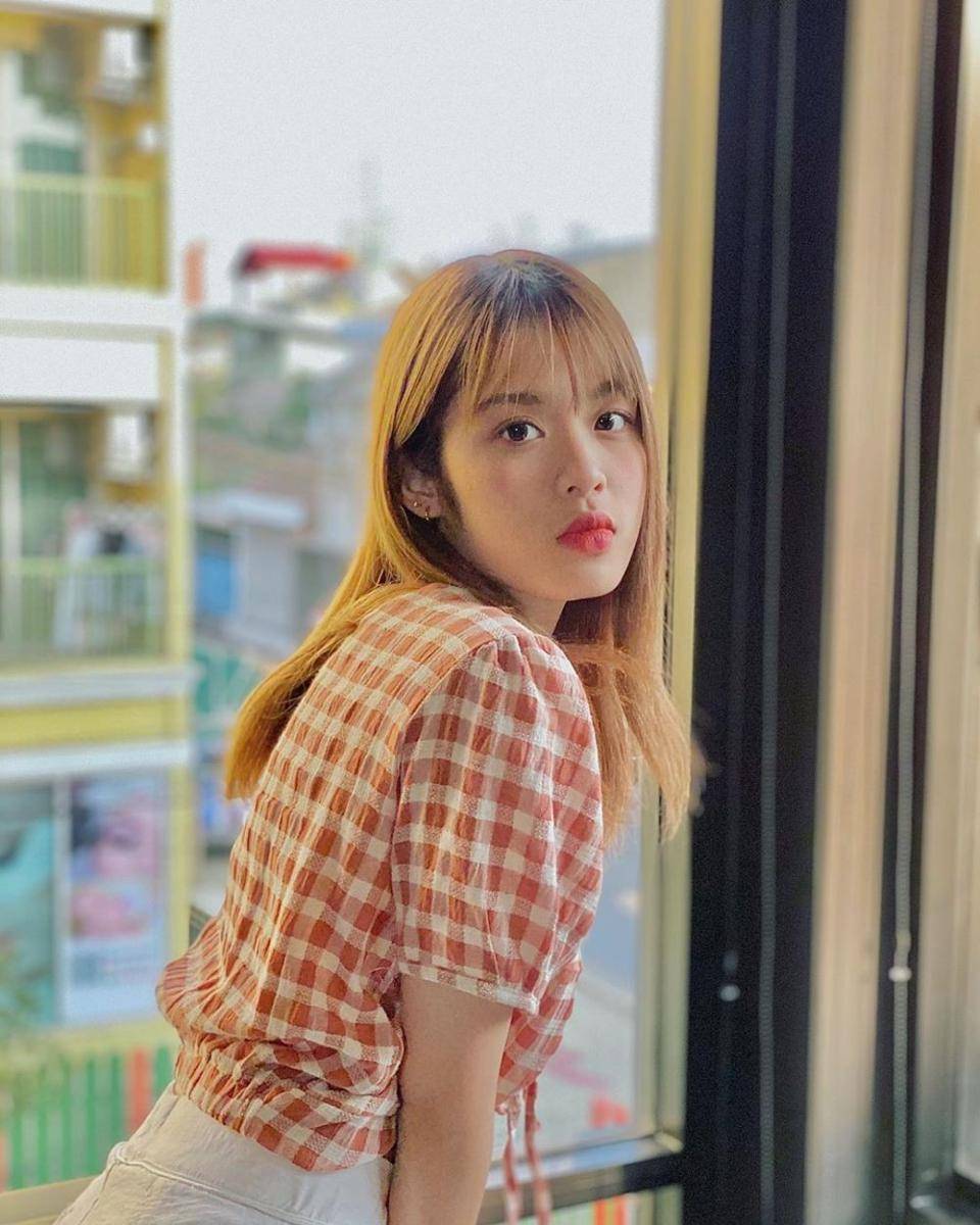 instagram.com/mobile.bnk48official