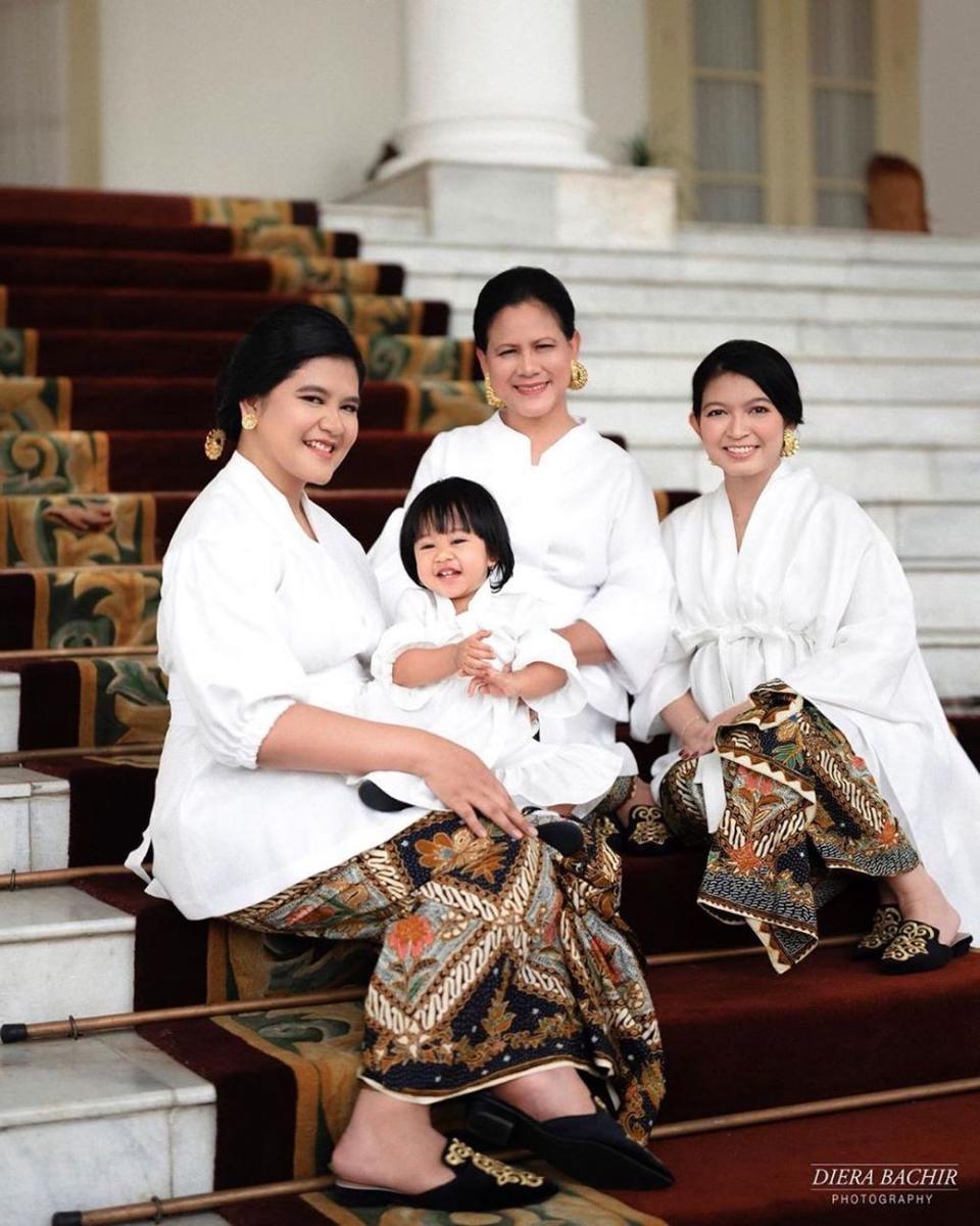 Girls Squad! 10 Pemotretan Ibu Negara Didampingi Wanita Kesayangannya