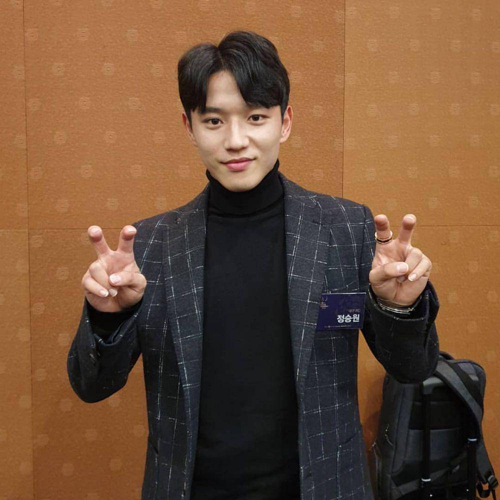 instagram.com/fourfourtwokorea