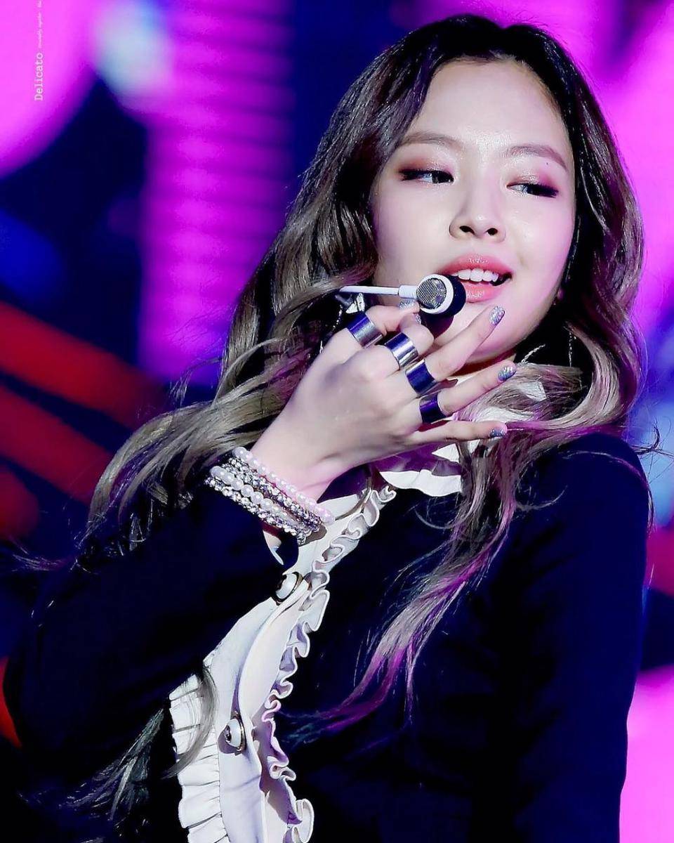 Instagram.com/jenniekimkr