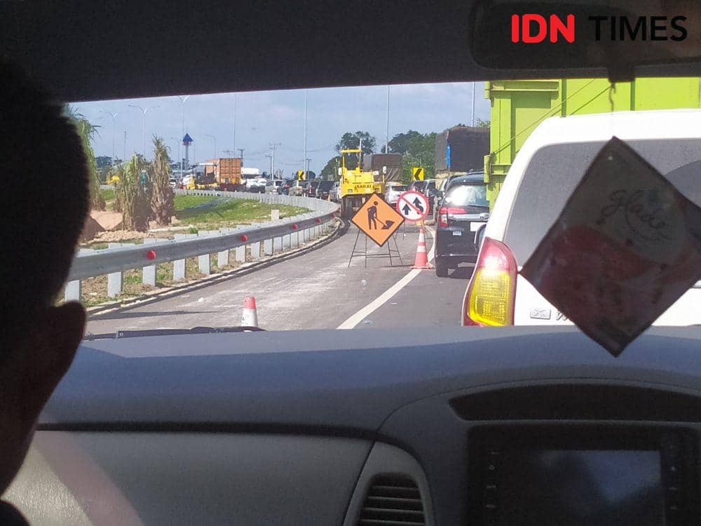 Situasi kemacetan di Tol Kayu Agung - Lampung (IDN Times/Feny Maulia Agustin)