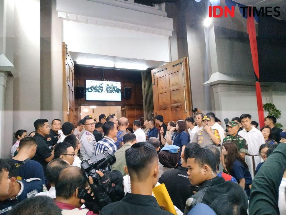 Pantau Malam Misa, Emil Ucapkan Selamat Natal dan Tetap Jaga Kedamaian