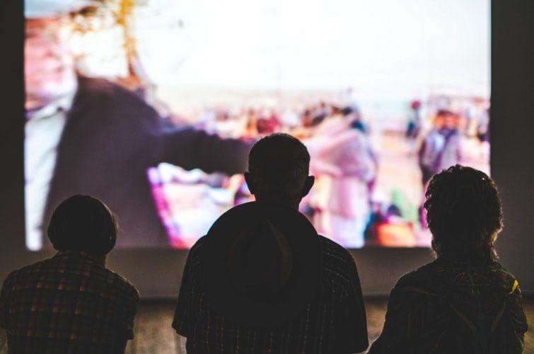 5 Dampak Negatif yang Wajib Kamu Tahu dari Pembajakan Film Ilegal