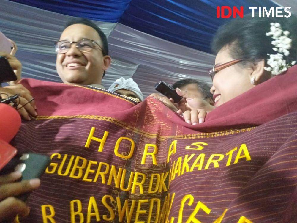 (Gubernur DKI Jakarta Anies Baswedan bersama rombongan Forkompida DKI Jakarta melakukan safari perayaan malam natal di tujuh gereja, Selasa (24/12)) IDN Times/Dini Suciatiningrum