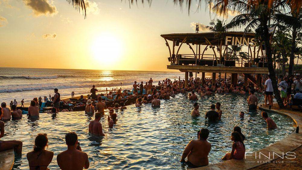finnsbeachclub.com