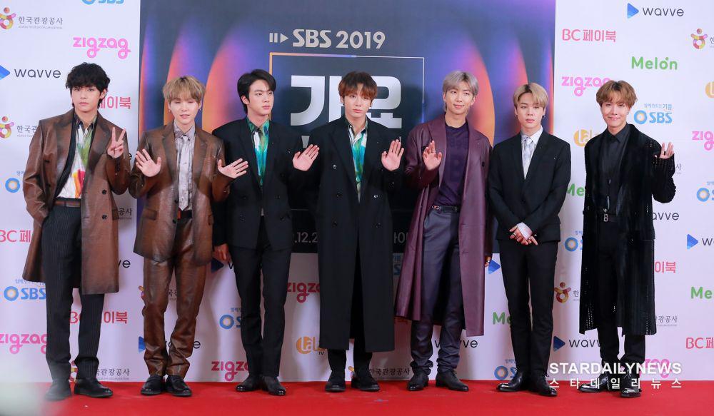 9 Potret BTS di Red Carpet SBS Gayo Daejeon 2019, Memukau!