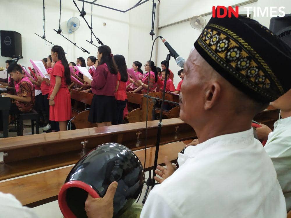 Kemeriahan Natal, Rebana Iringi Paduan Suara Gereja Mater Dei Semarang