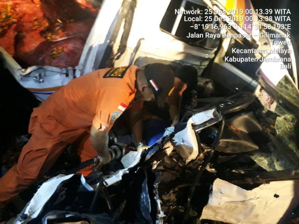 Bus Rombongan Wisatawan Asal Solo Tabrak Pickup di Gilimanuk