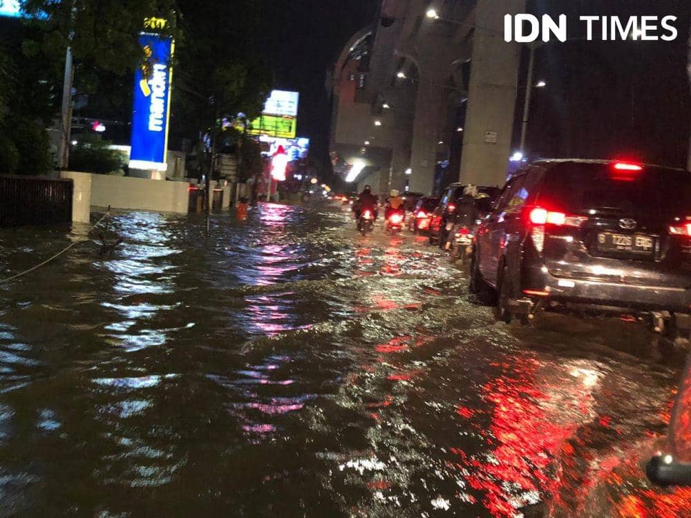 Banjir akibat anak sungai Musi meluap di Palembang (IDN Times/Rangga Erfizal)