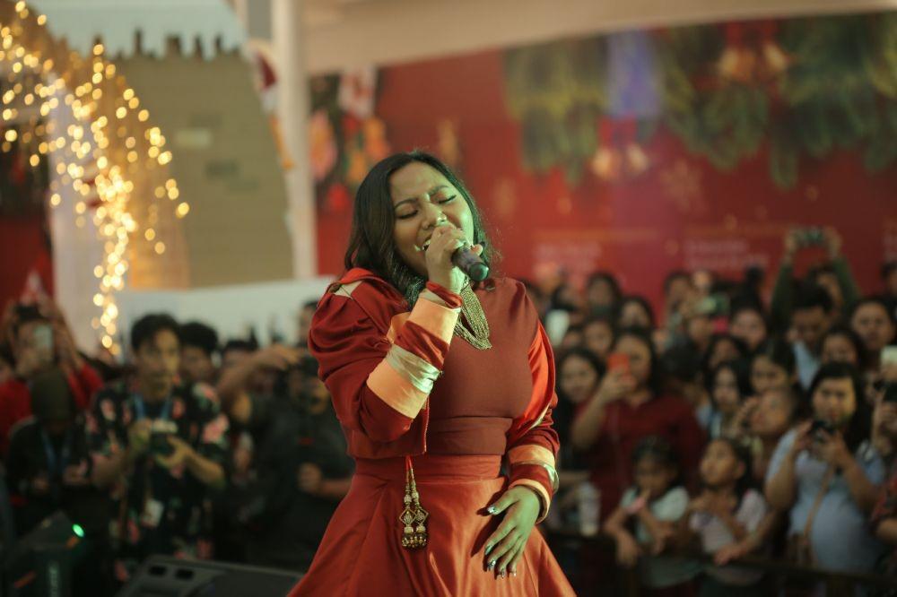 Merayakan Natal, Pengunjung Delipark Dihibur Juara Indonesian Idol