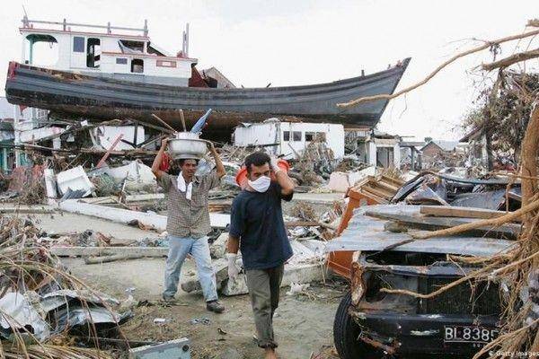 (Ilustrasi tsunami) www.dw.com