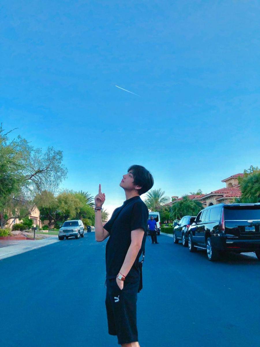 twitter.com/BTS_twt