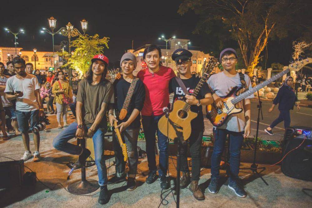 Twitter.com/katonbagaskara