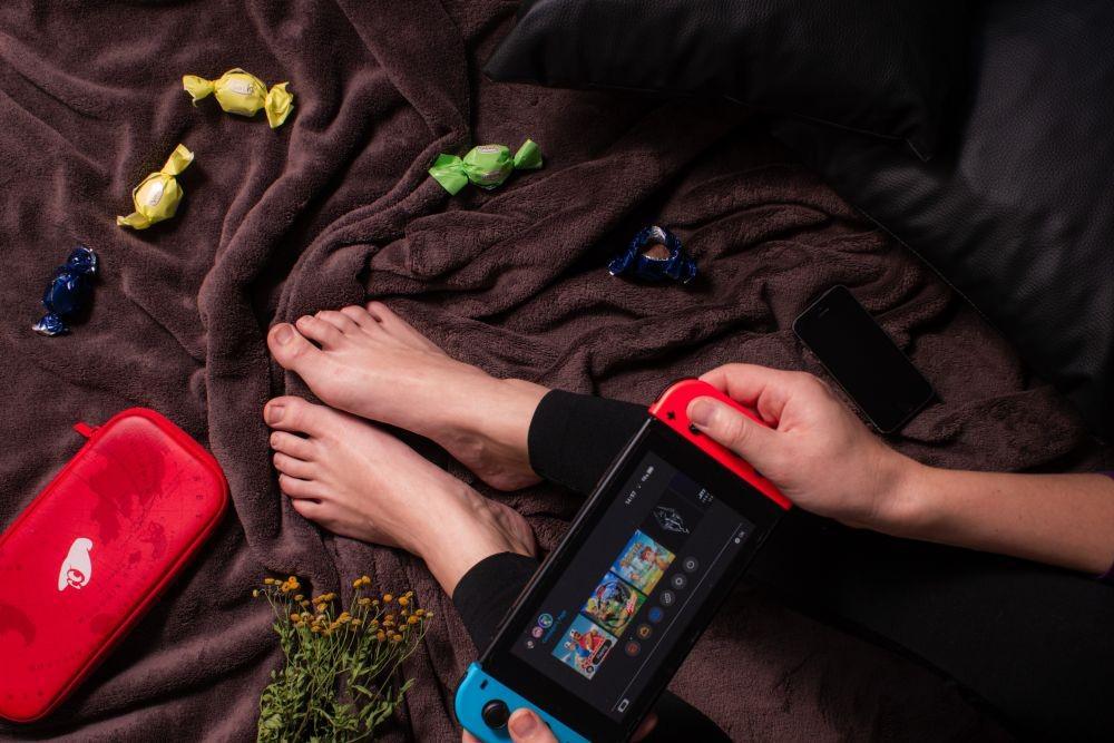 5 Kalimat untuk Menarik Perhatian Pacar Saat Terlalu Asyik Main Game