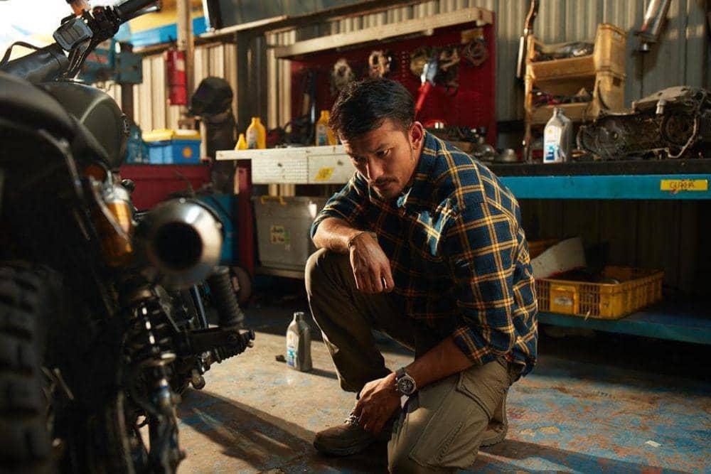 Jadi Angkasa di NKCTHI, Ini 10 Potret Keren dan Macho Rio Dewanto