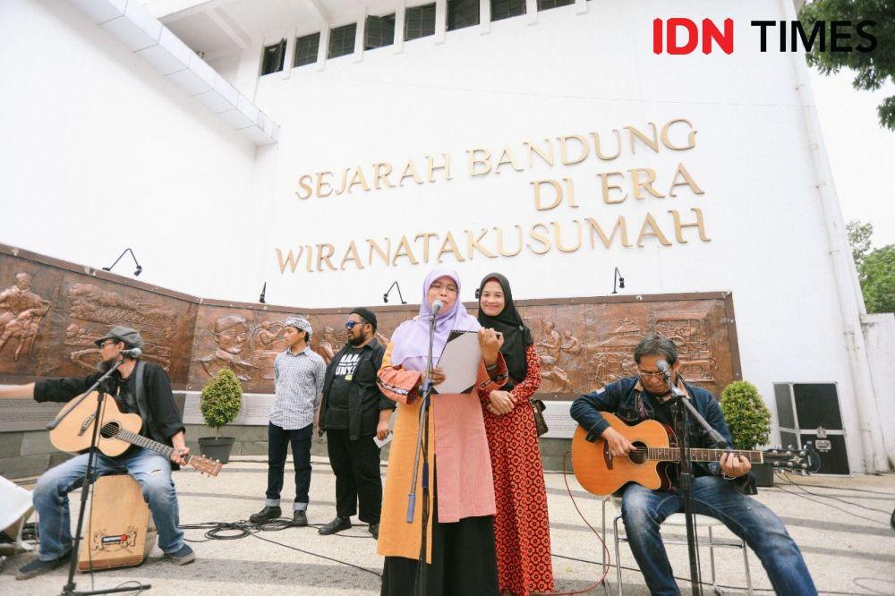 Baca Puisi dan Nyanyi, Umi Oded-Yana Mulyana Ikut Meriahkan HUT Hamba