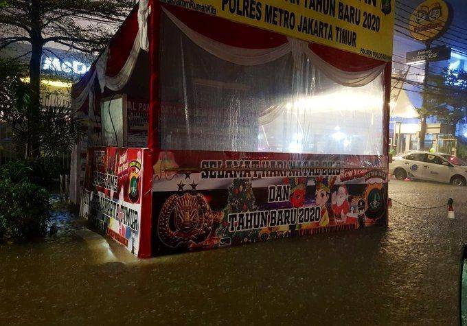 Twitter @TMC Polda Metro