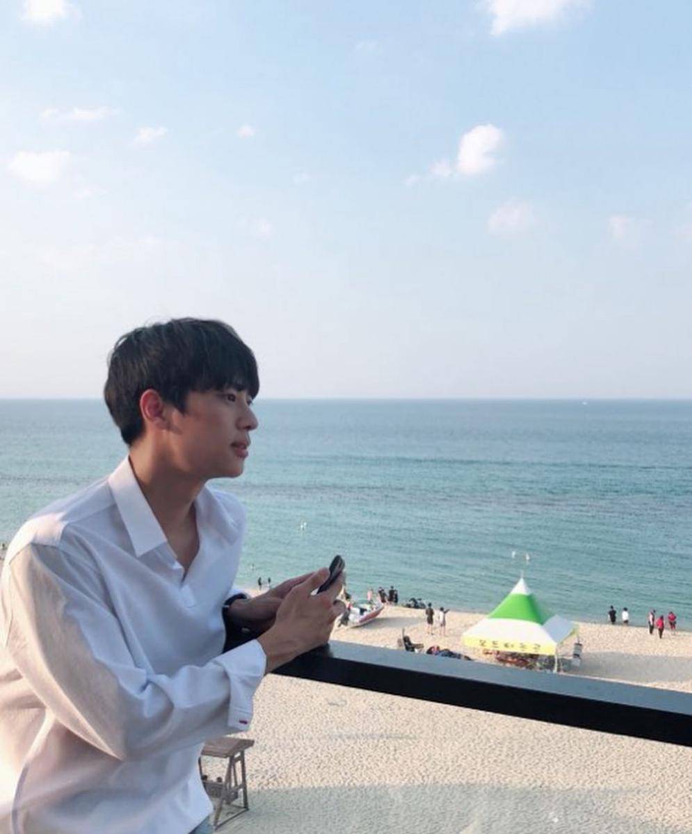 instagram.com/@leesin_y