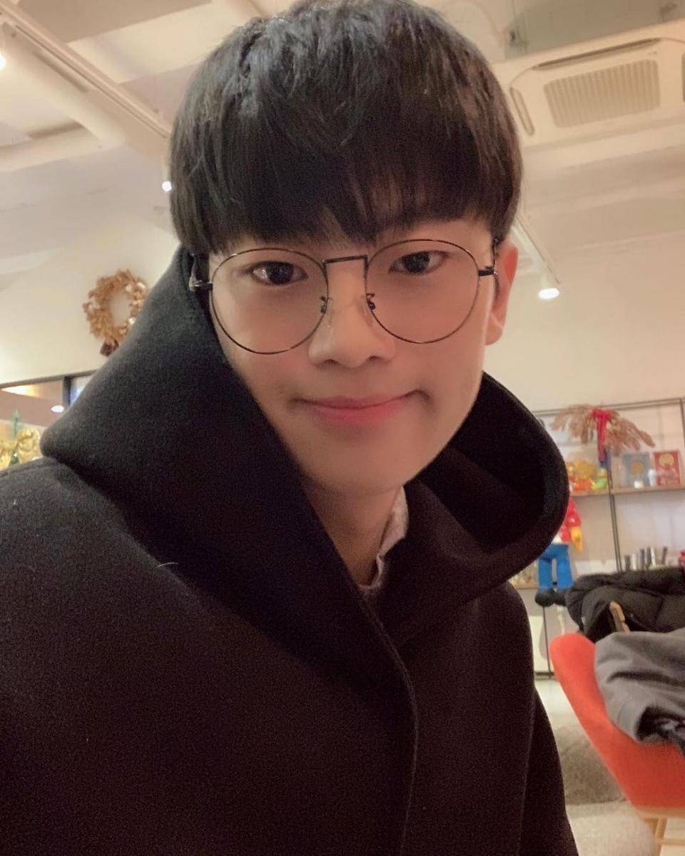 instagram.com/@leesin_y