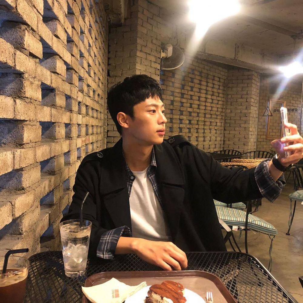 instagram.com/@leesin_y
