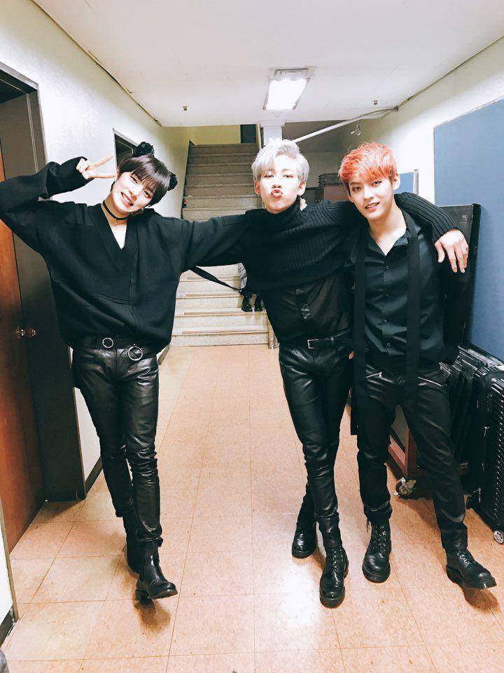 twitter.com/officialmonstax