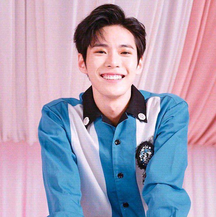 twitter.com/doyoungphile