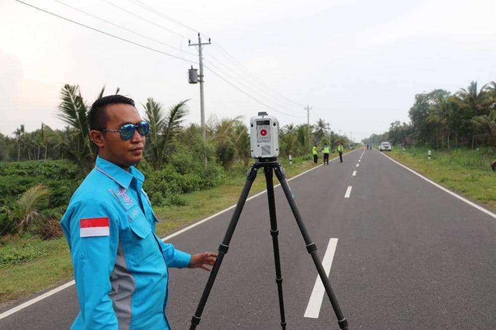 Ilustrasi tim Traffic Accident Analysis (TAA) melakukan olah tempat kejadian perkara (TKP) kecelakaan maut ini. (Humas Polres Cilacap)