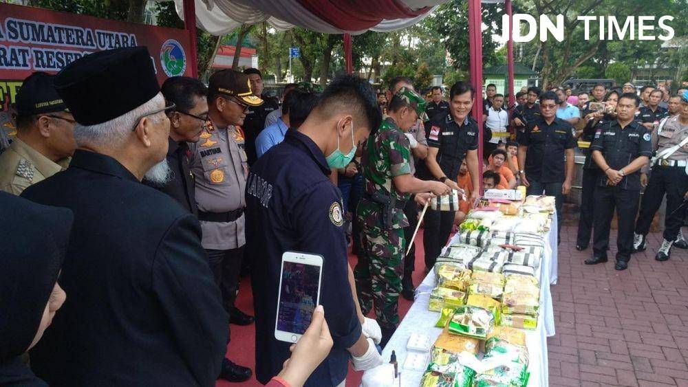 Pangdam I/BB Mayjen MS Fadilah ikut dalam pemusnahan narkoba hasil tangkapan Polda Sumut dan Polresta Medan (IDN Times/Fadli Syahputra)