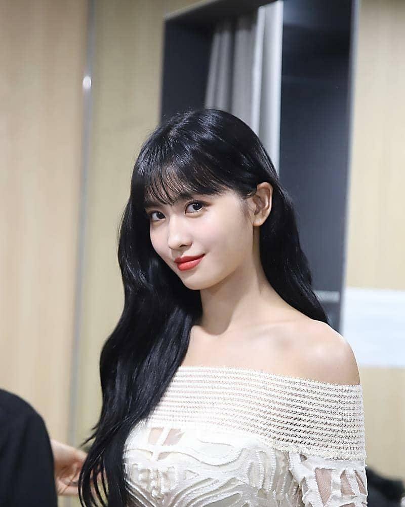 Kencani Heechul Suju, Ini 10 Pesona Momo Twice yang Bikin Salting