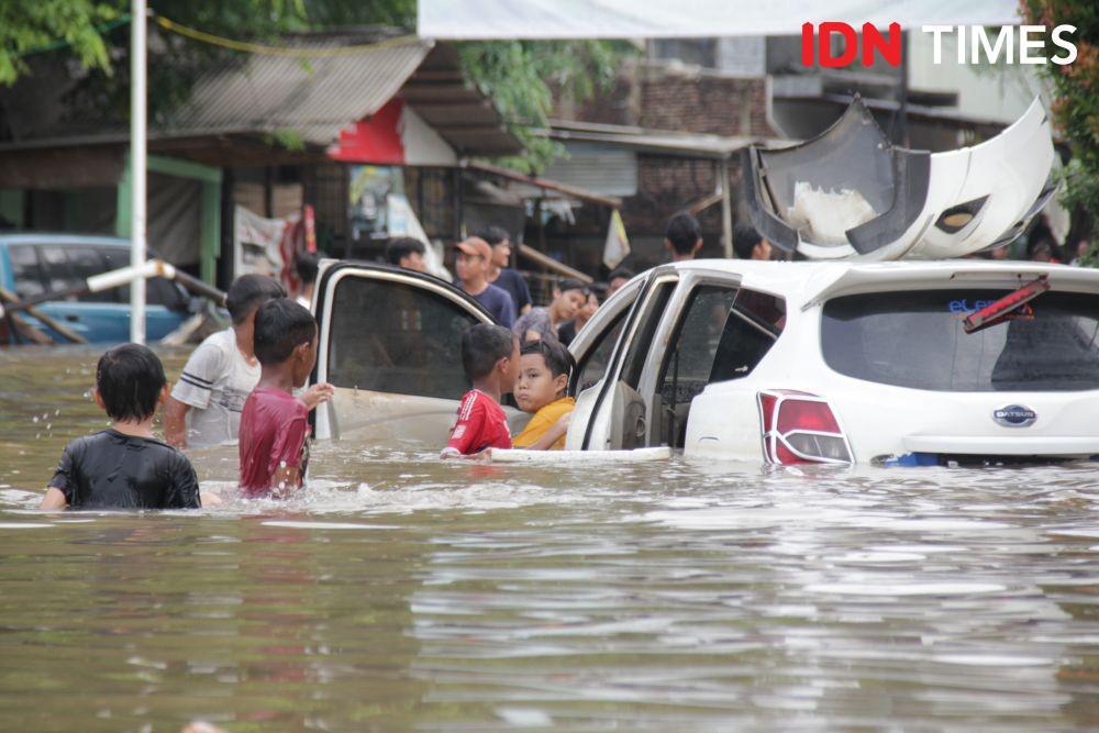 Jangan Panik, Lakukan 6 Hal Ini Jika Mobil Terendam Banjir