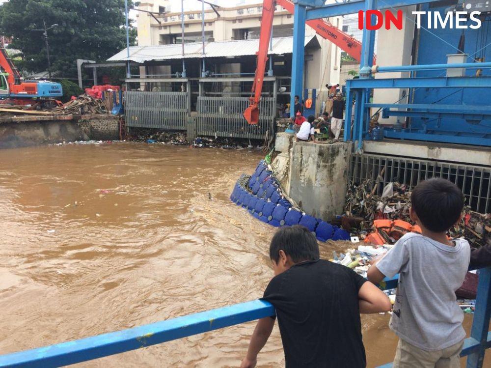 Jakarta Diguyur Hujan Lebat, BPBD DKI: Pintu Air Pasar Ikan Siaga 2