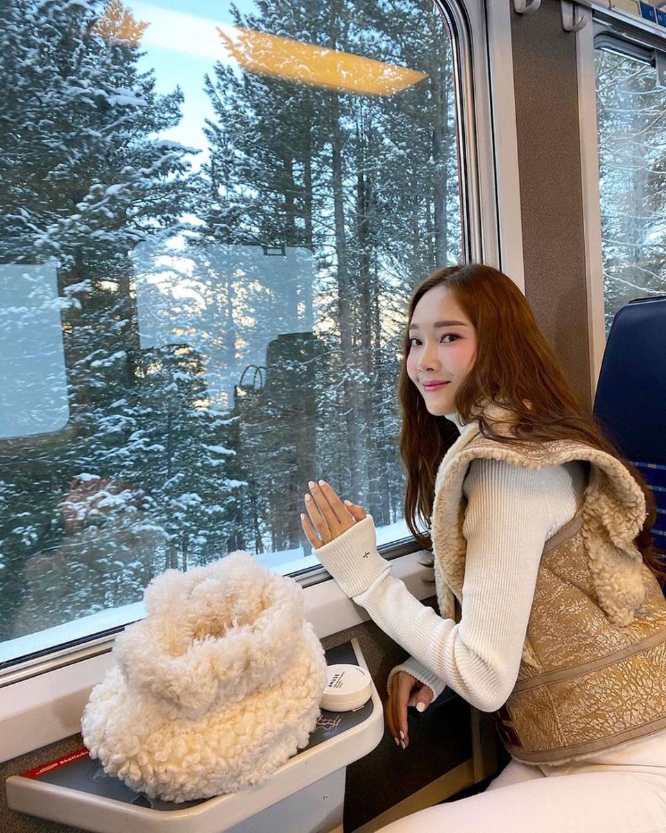 10 Momen Jessica Jung Eks-SNSD di Swiss, Kerja sambil Liburan Lho!