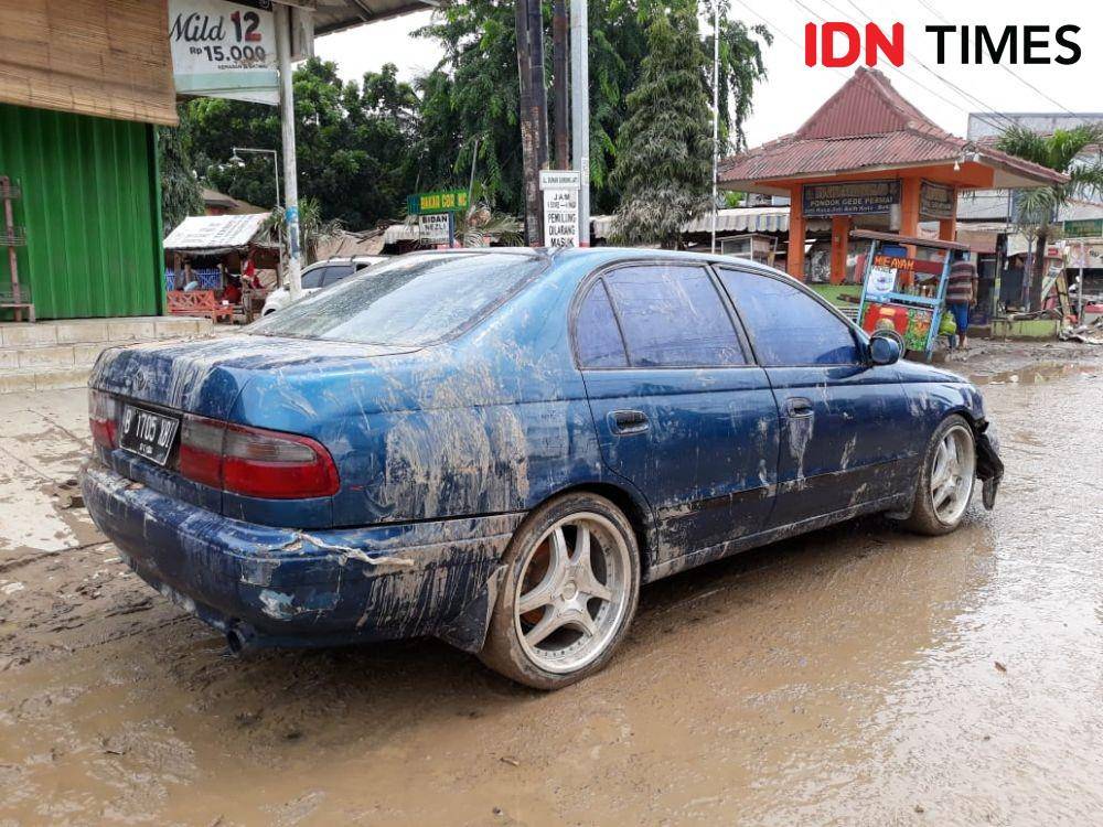 Banjir di Perumahan Pondok Gede Permai (IDN Times/Fitang Budhi Aditia)