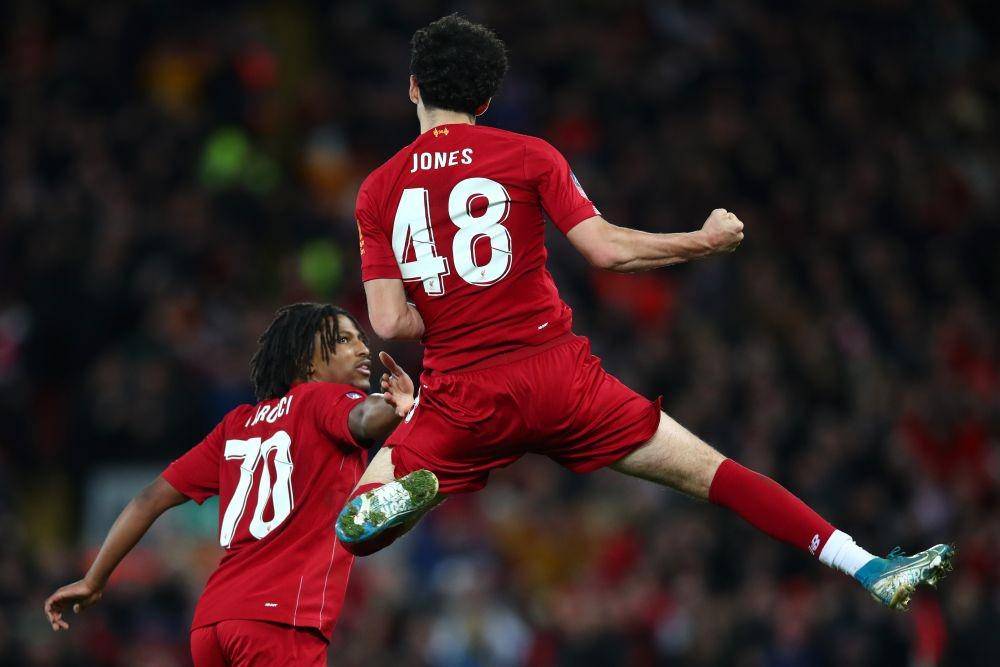 Curtis Jones merayakan golnya ke gawang Everton, Minggu (5/1) malam tadi. Twitter/@ChampionsLeague