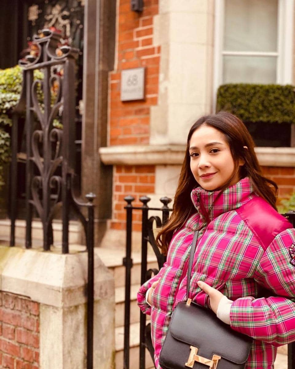 10 Pesona Nagita Slavina Kala Berlibur ke Eropa, Mengesankan!`