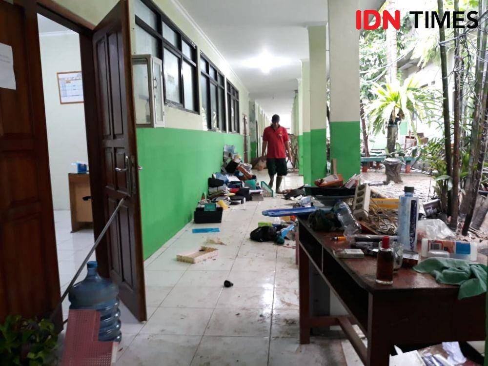 Pelajar SMAN 2 Kota Bekasi diharapkan sudah bisa belajar pada hari ketiga masuk sekolah. (IDN Times/Fitang Budhi Adhitia)