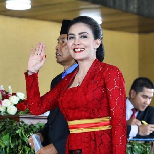 Kisah Rieke "Oneng" Pitaloka Sempat Jadi Aktris Demi Kebutuhan Hidup